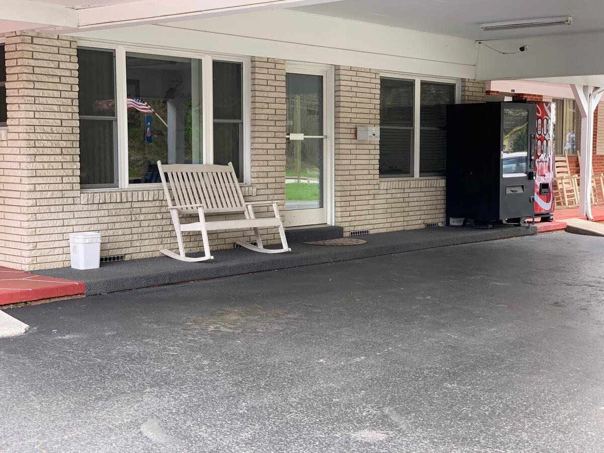 Travelowes Motel - Maggie Valley Exterior photo
